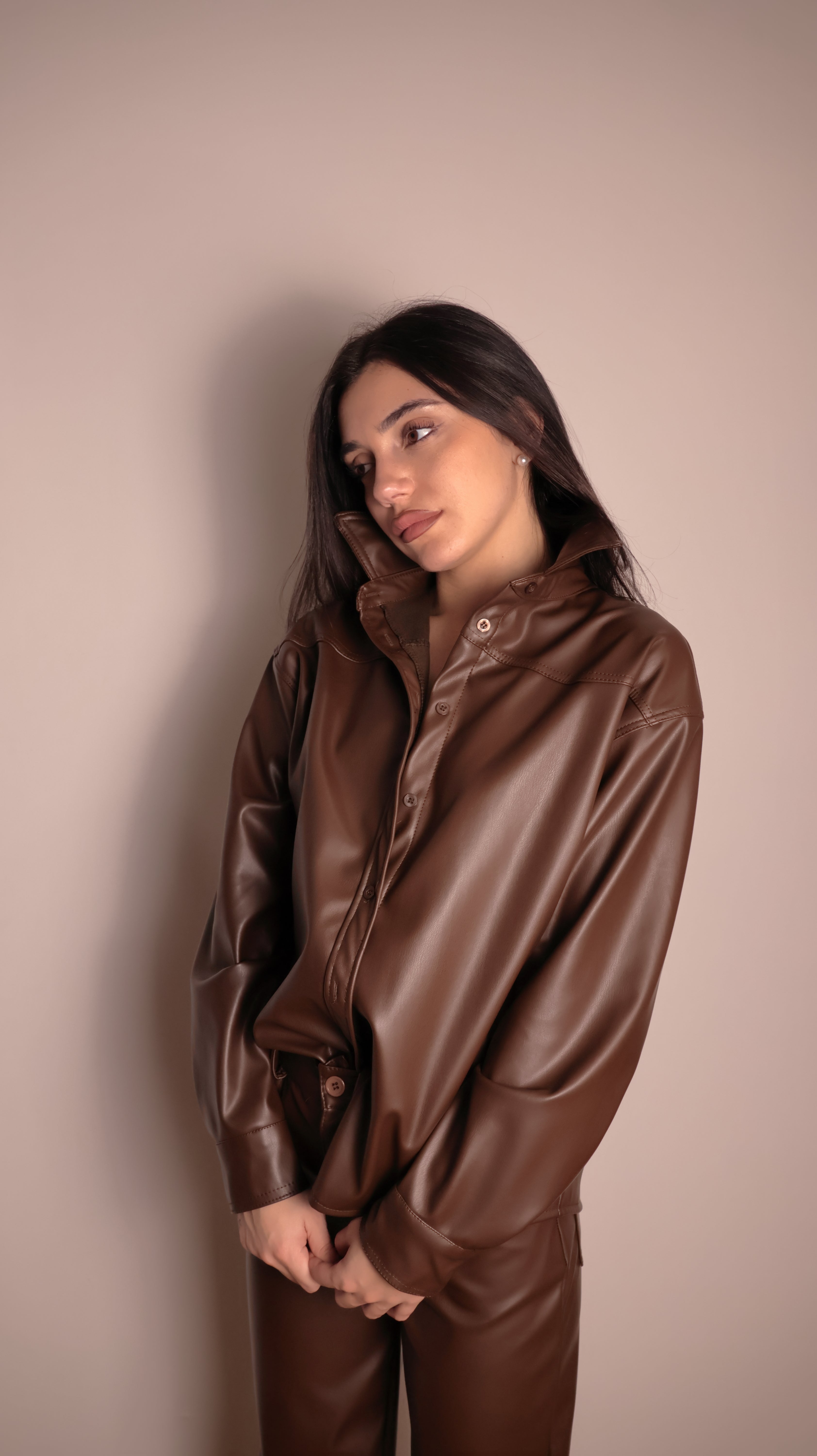 COMPLETO FAKE SKIN MARRONE